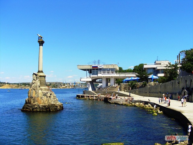 Центр Севастополя (памятник затопленным кораблям) - 30 минут на маршрутке от дома